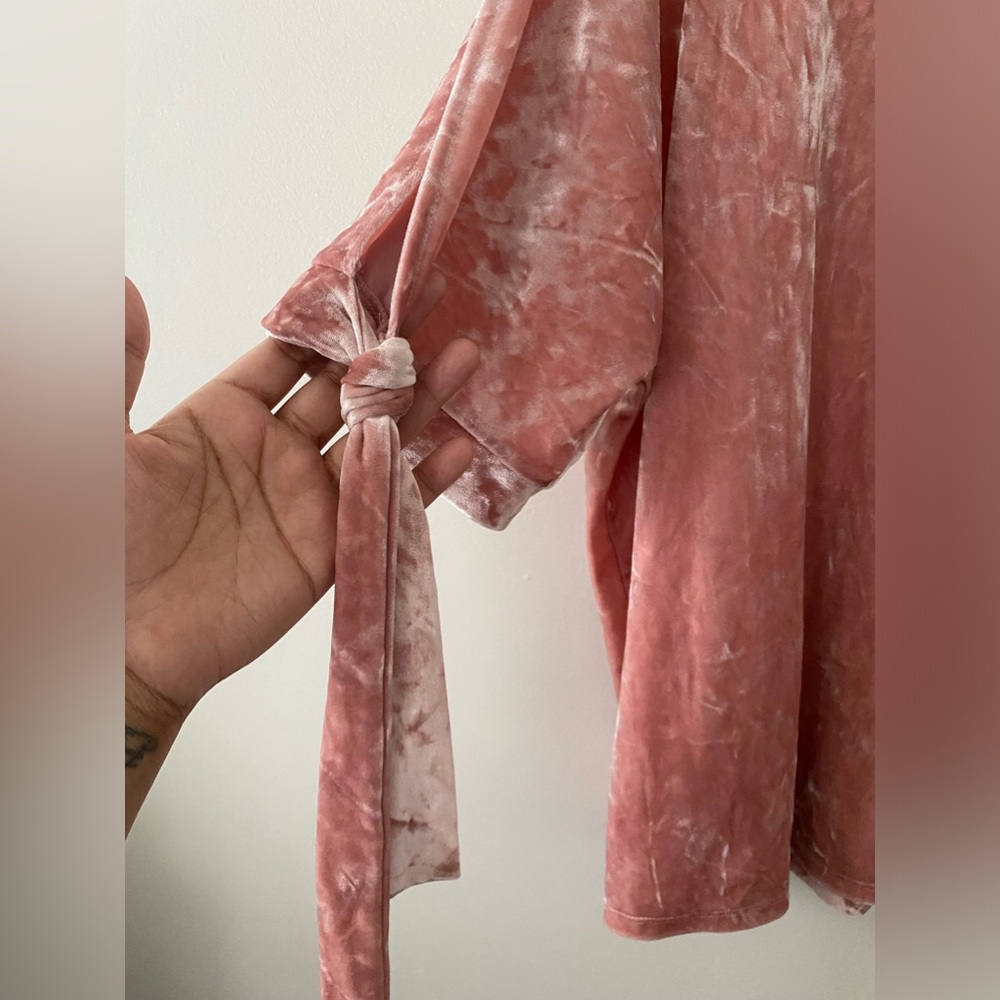 ⭐️Maeve Anthropologie Crushed Velvet Cold Shoulder Tie Short Sleeve Pink Size - Picture 6 of 9